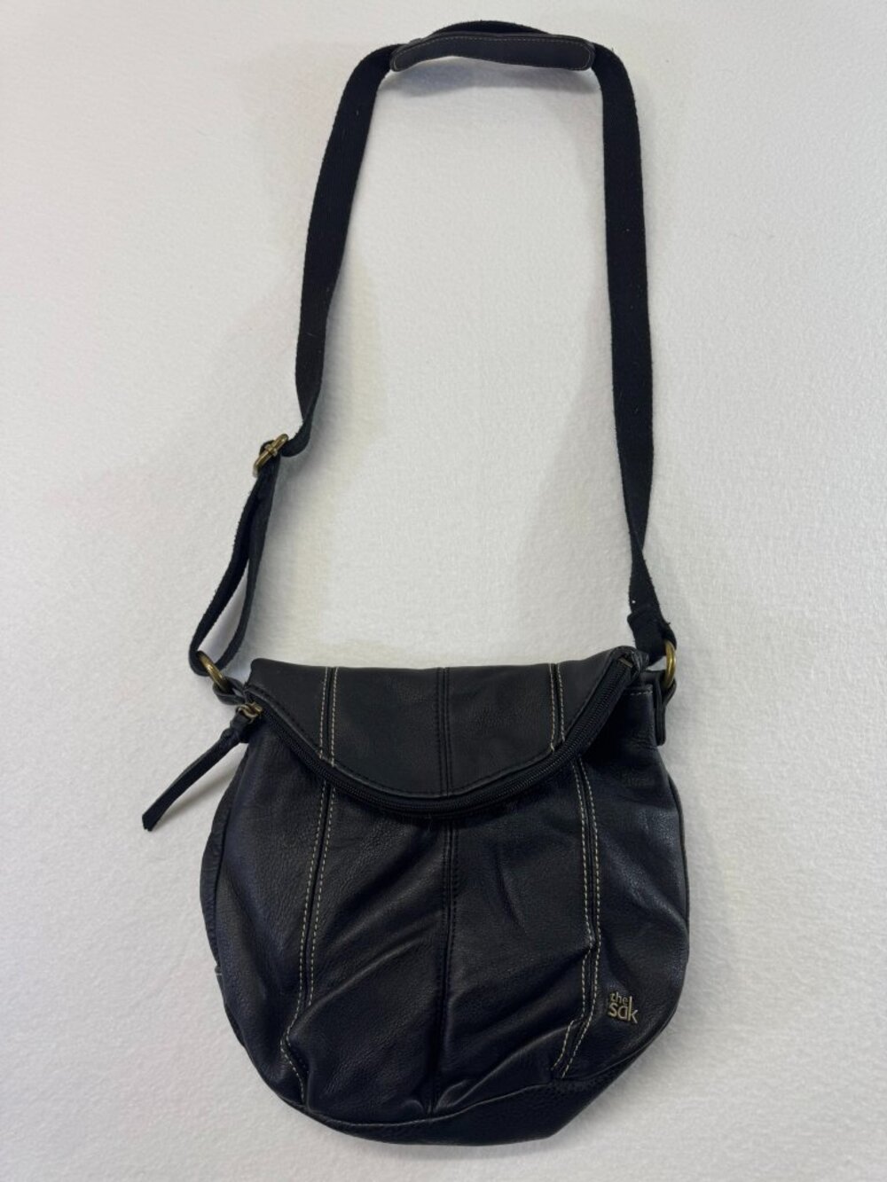 The Sak womens crossbody purse black pebble leather shoulder bag adjustable fold